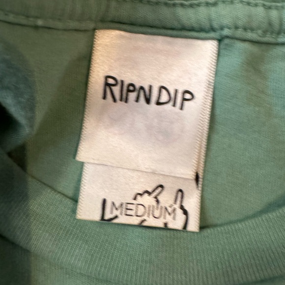 RipNDip cat tee with middle finger under pocket - Picture 3 of 3